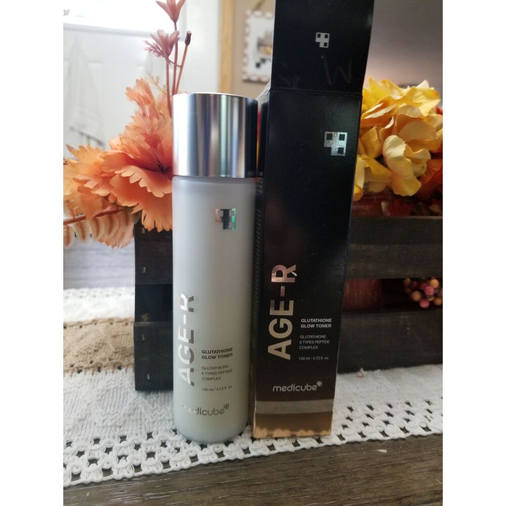 Medicube Age-R Glutathione Glow Toner (140 ml / 4.73 fl. oz.).